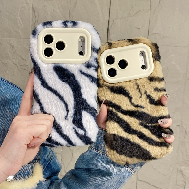 豪華なゼブラ柄ふわふわプラッシュスマホケース iPhone  - Phone Cases Iphone 16 のレビューと価格