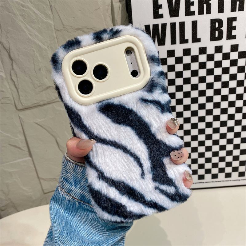 豪華なゼブラ柄ふわふわプラッシュスマホケース iPhone  - Phone Cases Iphone 16 のレビューと価格